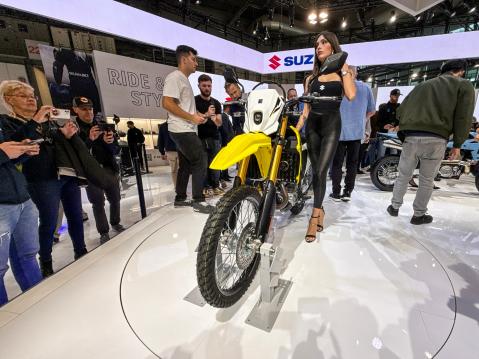 Suzukin uusi 2025 DR-Z 4S dualsport-malli.