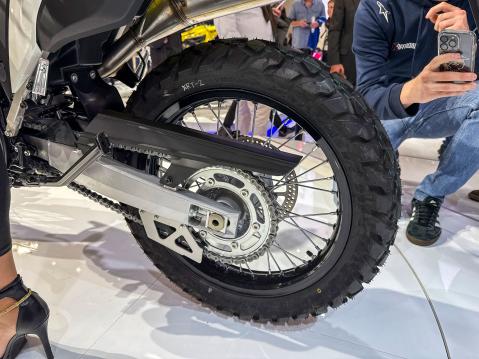 Suzukin uusi 2025 DR-Z 4S dualsport-malli.