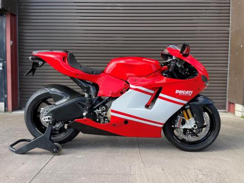 2008 Ducati Desmosedici RR 989cc. Käyttämätön.