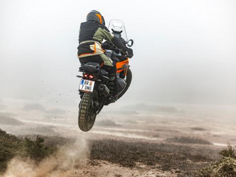 Vuosimallin 2025 KTM 790 Adventure.