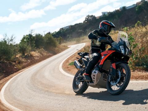 Vuosimallin 2025 KTM 790 Adventure.