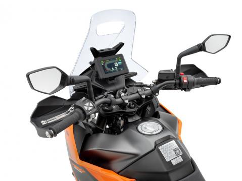 Vuosimallin 2025 KTM 790 Adventure.