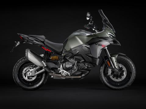 Ducati Multistrada V2 S Storm Green mallivuodelle 2025.