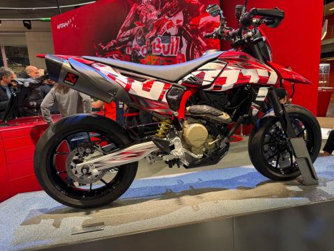 Ducatin Hypermotard 698 Mono ơn varustettu Superquadro Mono -moottorilla. Pyörä valittiin viime vuoden EICMAn kauneimmaksi pyöräksi.