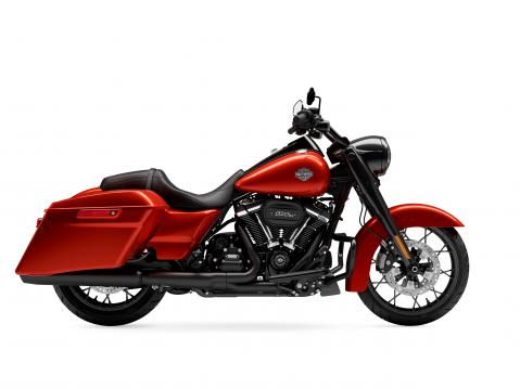 2025 Harley-Davidson Road King Special Whiskey Fire.