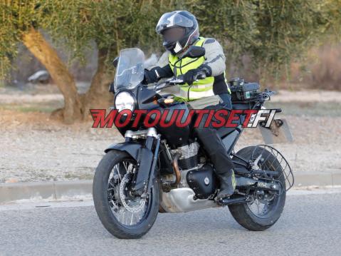 Royal Enfield 650 Himalayan vakoiltuna ilman naamiointeja. Kuva: Baldauf.