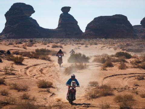 Numero 66, ranskalainen Neels Theric ajamassa Kovella Dakar nelosetappia. Kuva Antonin Vincent / DPPI.