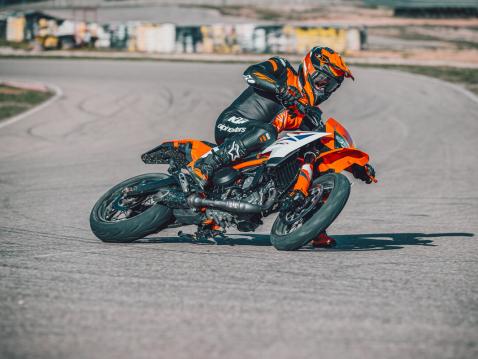 KTM 390 SMC R -supermotomalli.