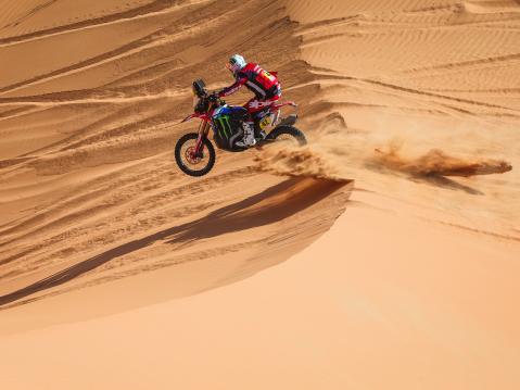 Hondan Adrien Van Beveren lähtee kolmannelta sijalta Dakar Rallyn päätöspäivään. Kuva: A.S.O./F.Gooden/DPPI.