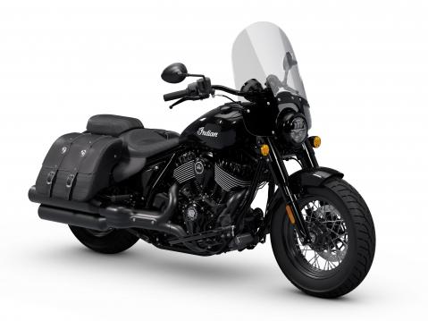 2025 Indian Super Chief Dark Horse. Asennetta.