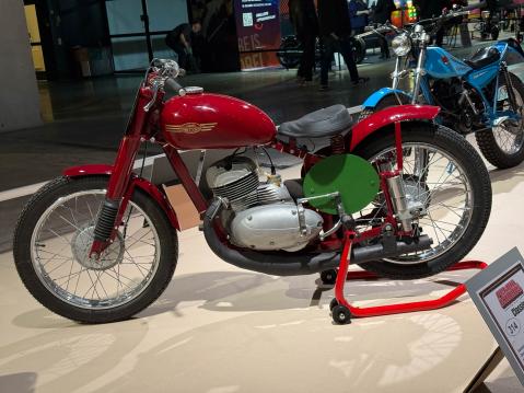 Jawa TT Perak 11 vm. 1947 Moottori: 2-taht. 249,5 cc, 4-vaihdetta, n. 35 hv/7000 rpm. Omistaja: Jaakko Vepsäläinen