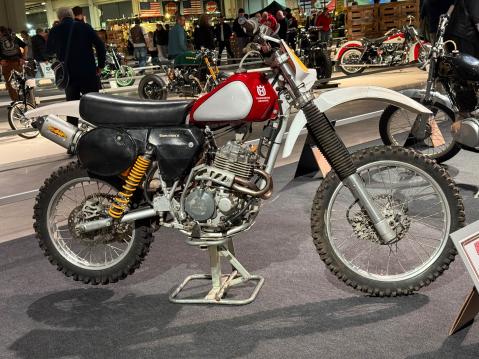 Honda-Husqvarna 440 vm. 1982/1996 Moottori: 4-taht. 440 cc, SOHC, 4-ventt, 36mm Keihin, 5-vaiht. Omistaja: Tapio Hartikainen