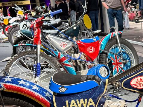 Jawa 898 'Union Jack' vm. 1990 Moottori: 4-taht. 493 cc, OHV, 4-ventt. 34 mm kaasutin, +55 hv/8600 rpm. Omistaja: Markku Raappana