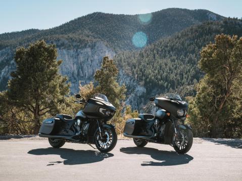 2025 Indian Chieftain Powerplus Dark Horse ja Indian Challenger Black Smoke.