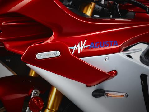 Muotoilupalkinnon saanut MV Agusta Superveloce 1000 Serie Oro.