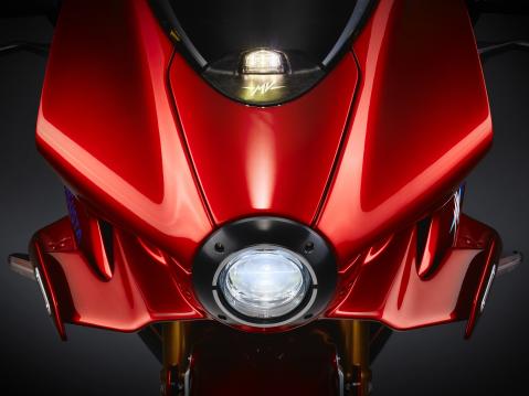 Muotoilupalkinnon saanut MV Agusta Superveloce 1000 Serie Oro.