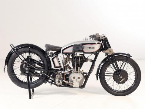 Derek Foxin kokoelmasta 1927 Norton 490cc ES2 -kisapyora.