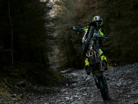 Triumphin tuleva enduromalli.