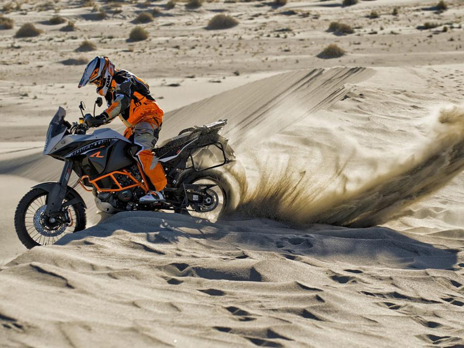 KTM 1190 Adventure R vuosimallia 2015.