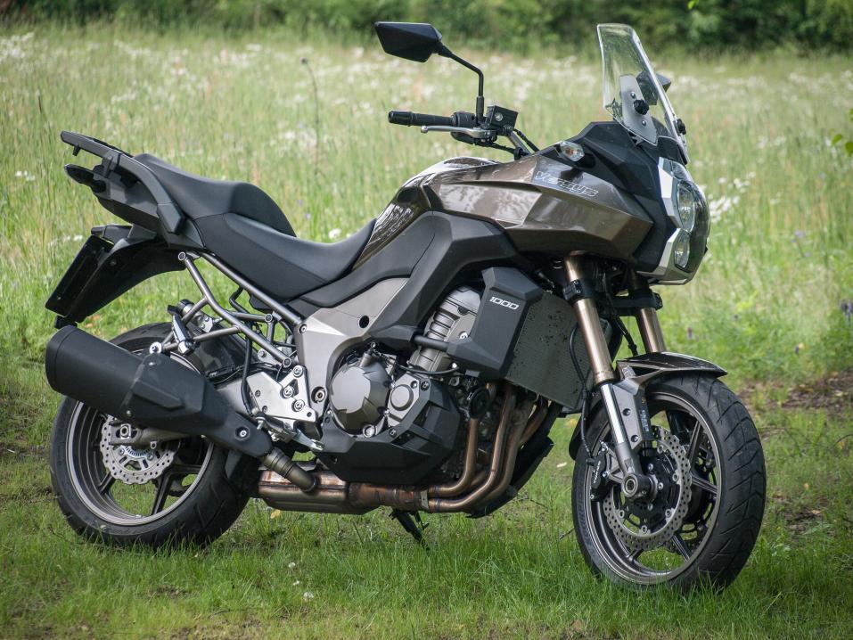 Kawasaki Versys 1000 on hyvä yleispyörä seikkailuhenkiselle. Siinä yhdistyvät ajettavuus, hallittavuus ja tehokas moottori.