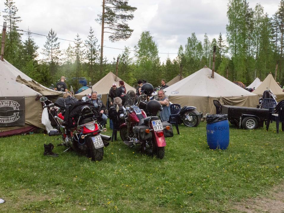 Rutakko-ralli alkoi kauniissa säässä hyvässä tunnelmassa.