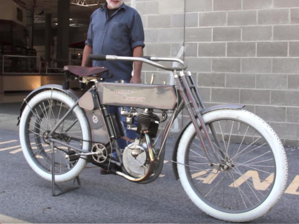 Kuvassa Motorcyclepedia Museumin vuosimallin 1910 täysin ajokuntoinen Harley-Davidson.