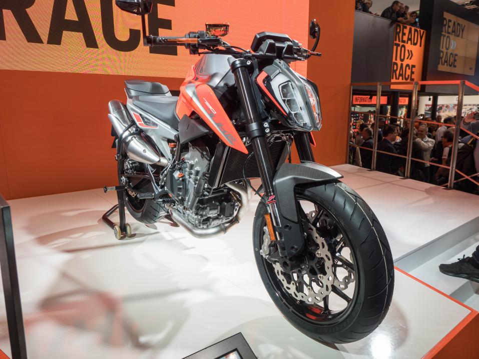 KTM 790 Duke: 105 hv, 167 kg kuivapaino.