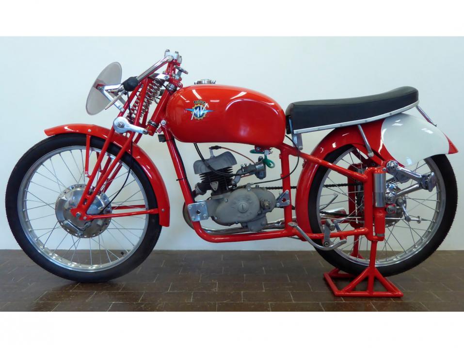 1948 MV Agusta 125 kisapyörä.