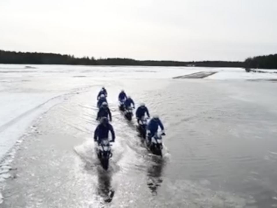 Näyttäisi vielä olleen 'hieman' vetisessä ja jäisessä kunnossa tuo mp-poliisien harjoitusrata.