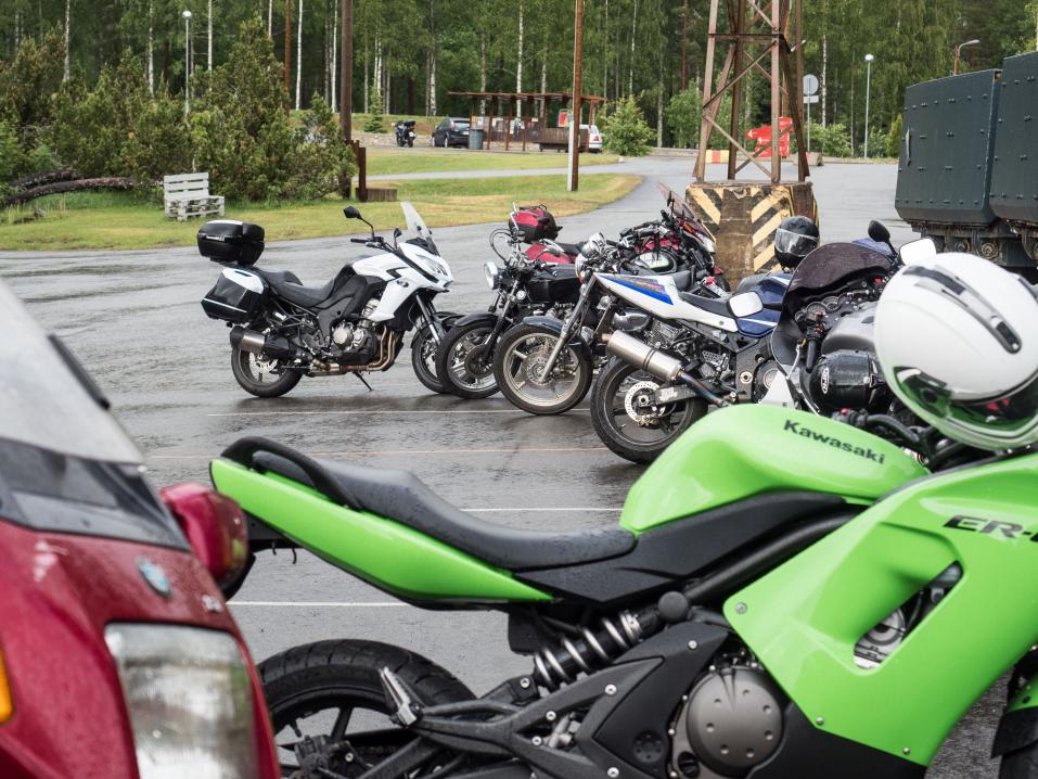 Ensimmäinen Motoristitorstai Vanhan Kaivoksen ravintolassa toteutui onnellisesti vaikka satoi ja lämmintä taisi olla ainakin +8 astetta.