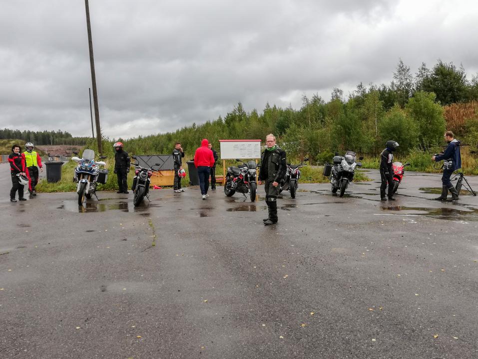 Kokeilua aloittamassa Vantaan Lavakon harjoitteluradalla.