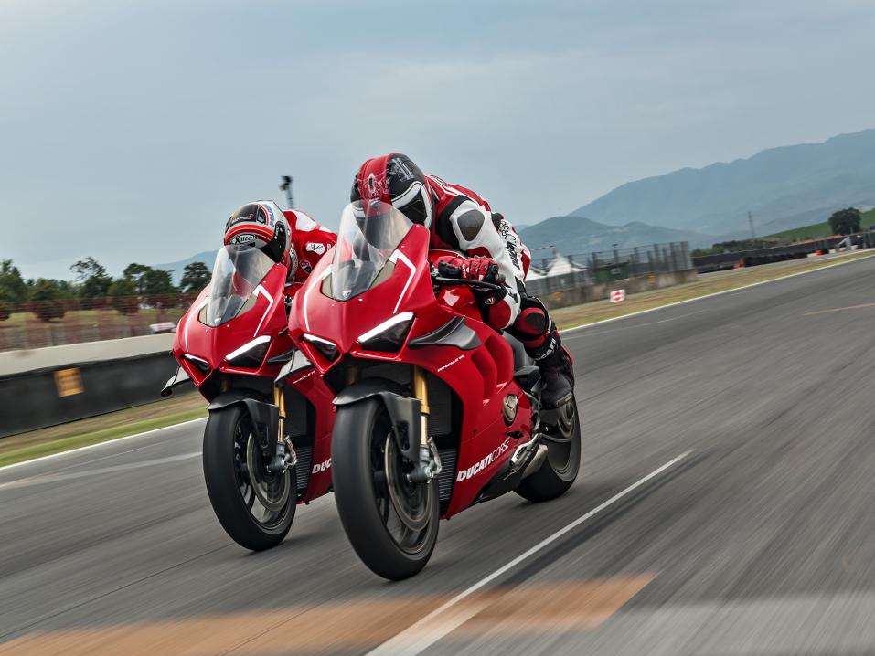 Ducati Panigale V4 R toimessa.