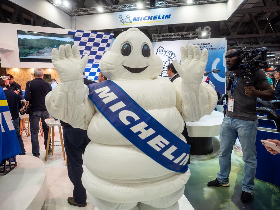 Michelin-ukolla oli kiirettä EICMA:ssa. Kuva Eija Kyllönen / Motouutiset.fi.