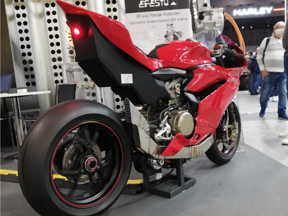 Ducati Panigale 1299 varustettuna Efeston hybridirakennussarjalla.