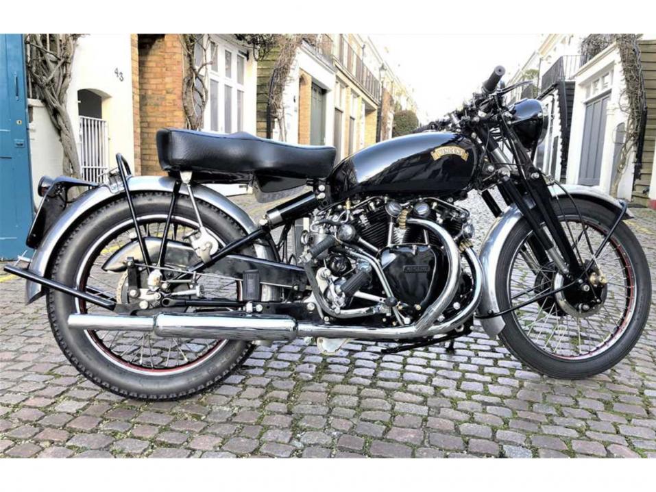 1955 Vincent Black Shadow Series C, huutohinta 54 000 €.