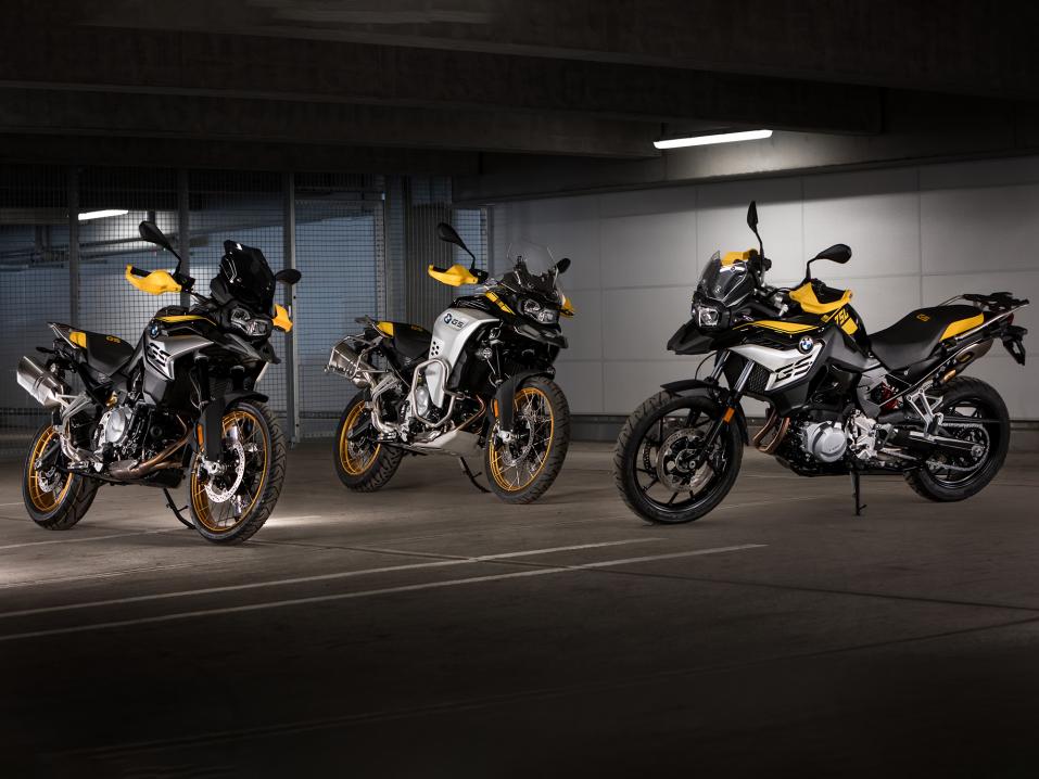 2021 BMW F 750 GS, BMW F 850 GS ja BMW F 850 GS Adventure GS:n 40-vuotisjuhlavärityksellä.