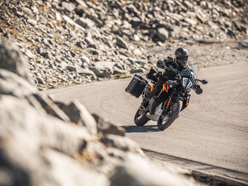 Vuosimallin 2021 KTM 890 Adventure.