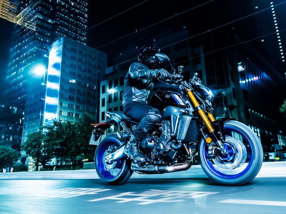 Yamaha MT-09 SP vuosimallia 2021.