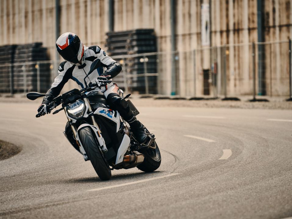 Uusi 2021 BMW S 1000 R.