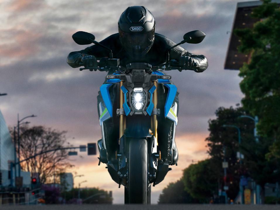 Vuosimallin 2021 Suzuki GSX-S1000. Uusi muotoilu, uutta elektroniikkaa ja Euro 5 -moottori. Siinä tärkeimmät.