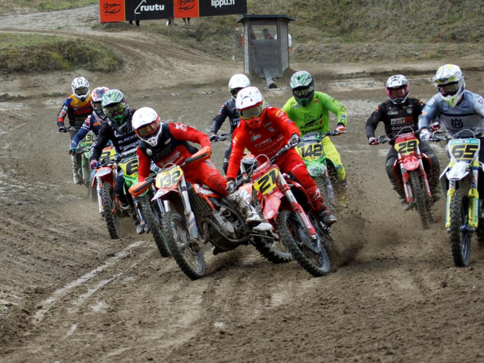 MX1-luokassa käytiin kovaa kamppailua. Kuva: Ville Makkonen.