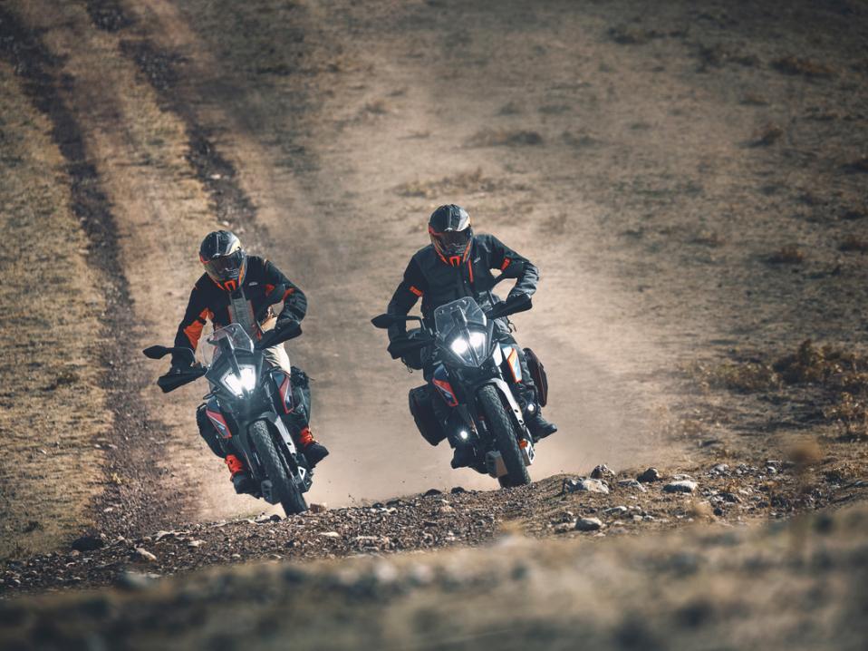 KTM:n suosittu 390 Adventure vuosimallia 2022.