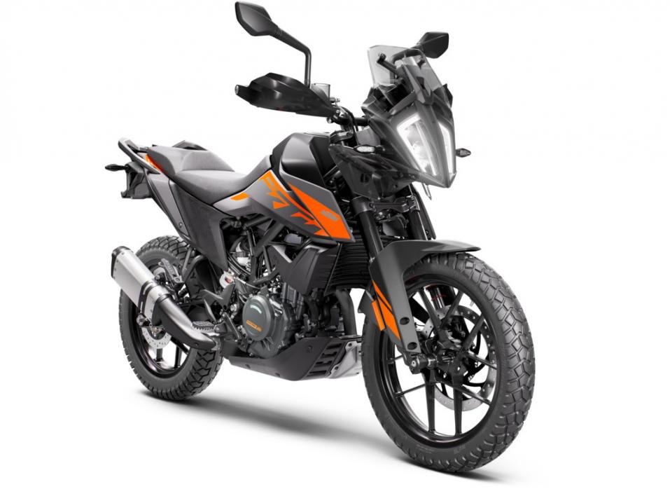 KTM:n suosittu 390 Adventure vuosimallia 2022.