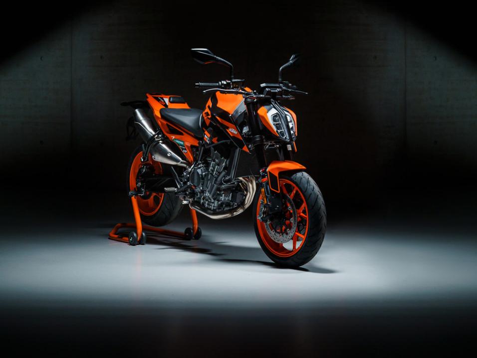 KTM 890 DUKE GP 2022.