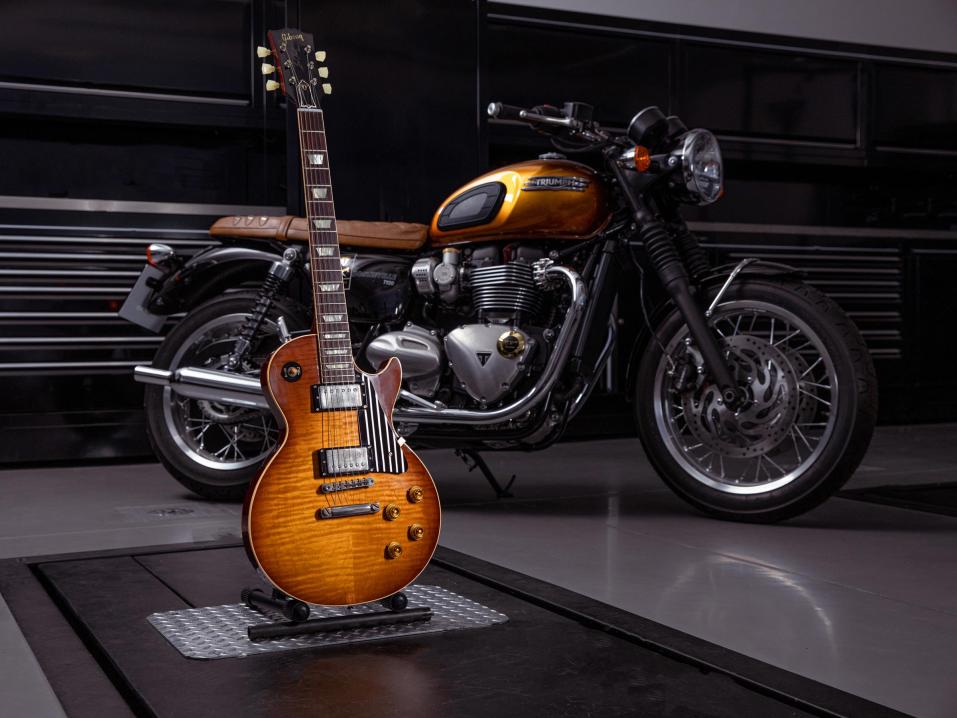 Gibson 1959 Les Paul Standard Reissue ja 1959 Triumph Bonneville T120 Legends Custom Edition