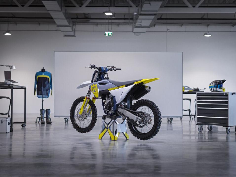 Husqvarna FC 250 vuosimallia 2023.