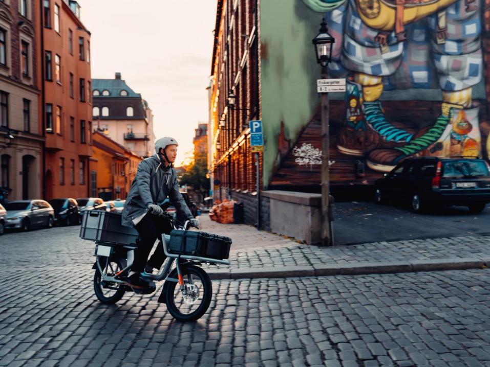 Cake Åik on polkimin varustettu e-bike. Tarkoitettu tavarankuljetuksiin ja muuhun hyötykäyttöön. Ajomatka latauksella jopa 360 kilometriä. Ja polkemalla matka voi tietysti jatkua ilman akkujakin.