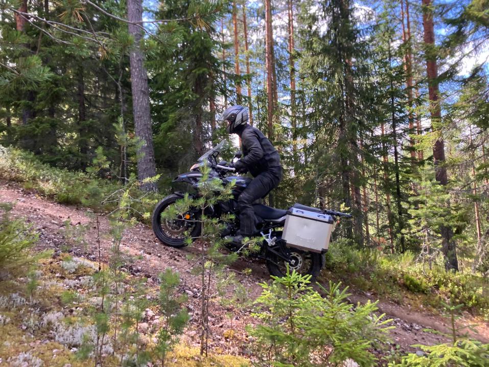 Benelli TRK 502 X edullinen adve- ja matkapyörä. Sopii A2-kortin juuri saaneelle 35 kilowatin tehoineen sekä tämäntyyppiseksi ensipyöräksi muillekin. Myös hinta on kohtuullinen.