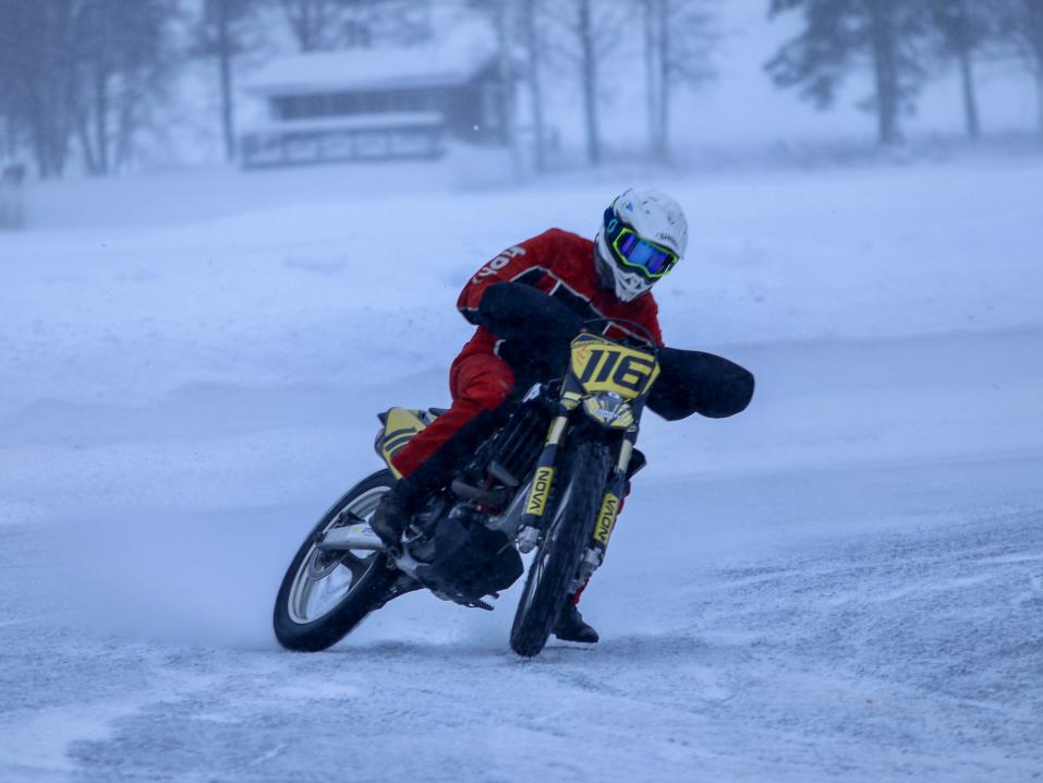 Kaksinkertainen Suomen mestari, Ossi Rantala vauhdissa. Kuva Juhani Lind.