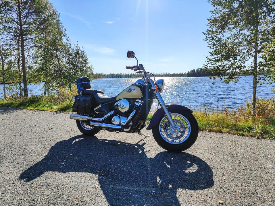 Arto Luukisen Väinö on Kawasaki VN 800 vuosimallia 1997. 